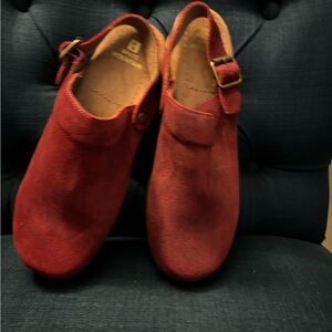 Womens NWOT White Mountain 9.5 maroon clog - Excellent